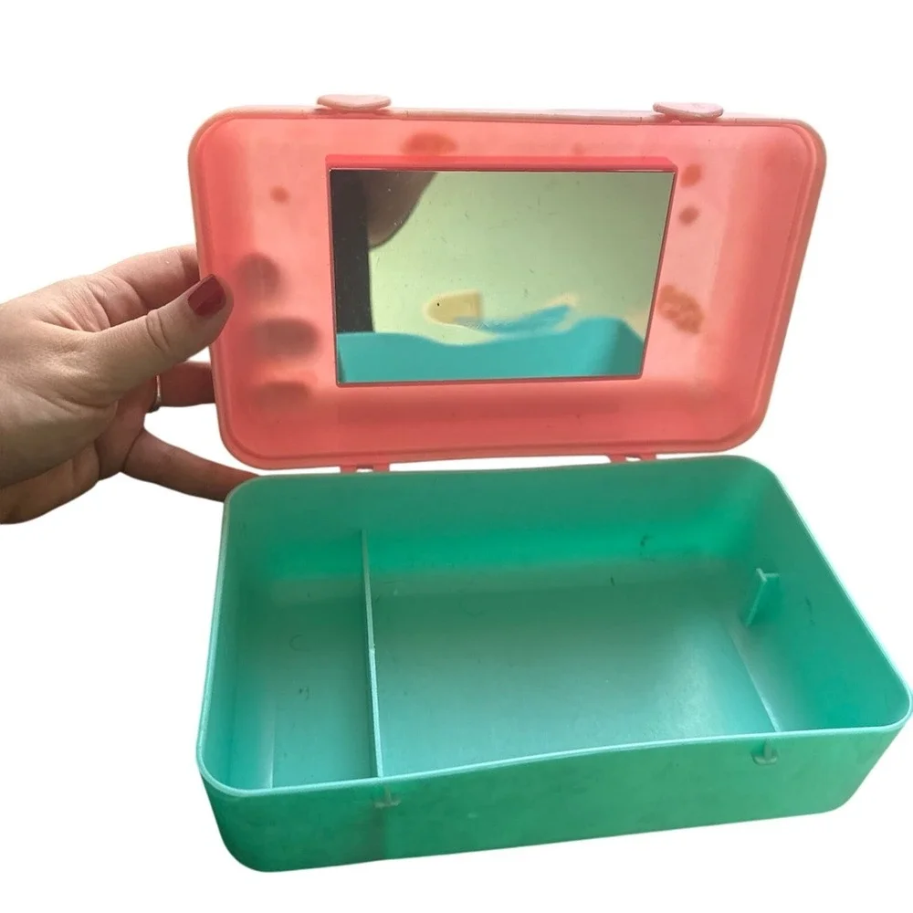 Vintage 1991 Imperial Pink Teal Plastic Makeup‎ Box Heart Latches Mirror Retro